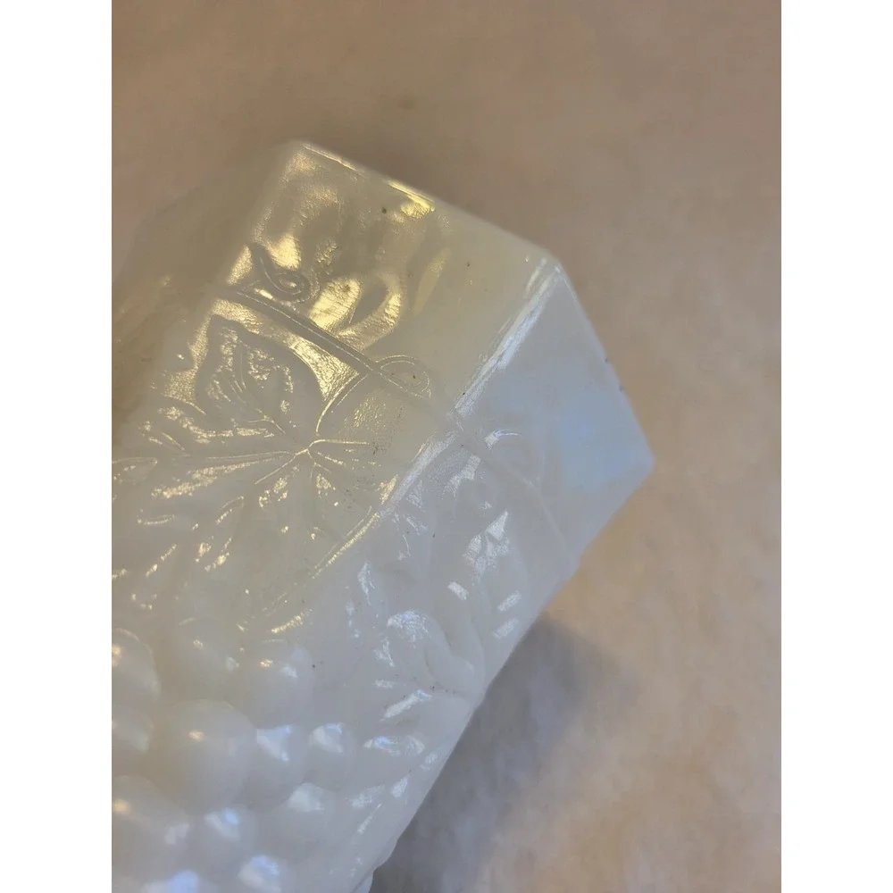vtg White Milk Glass Vase Grape Vine‎ Anchor Hocking Pedestal Farmhouse Decor